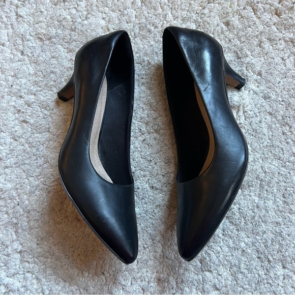 Clarks: Classic Women's Black Leather Pointed Toe Heels Linvale Jerica Pump Sz 8 - Picture 3 of 11